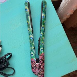 Royale professional straightener iron  Peacock pattern with some pink details